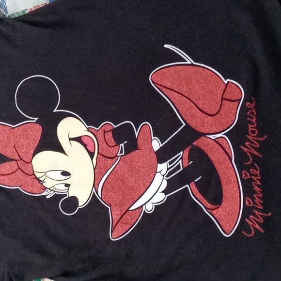 Cute, Girl's size 7/8 (M), Minnie Mouse Top with Red Sparkles by Disney ❤️🖤 - Picture 6 of 10